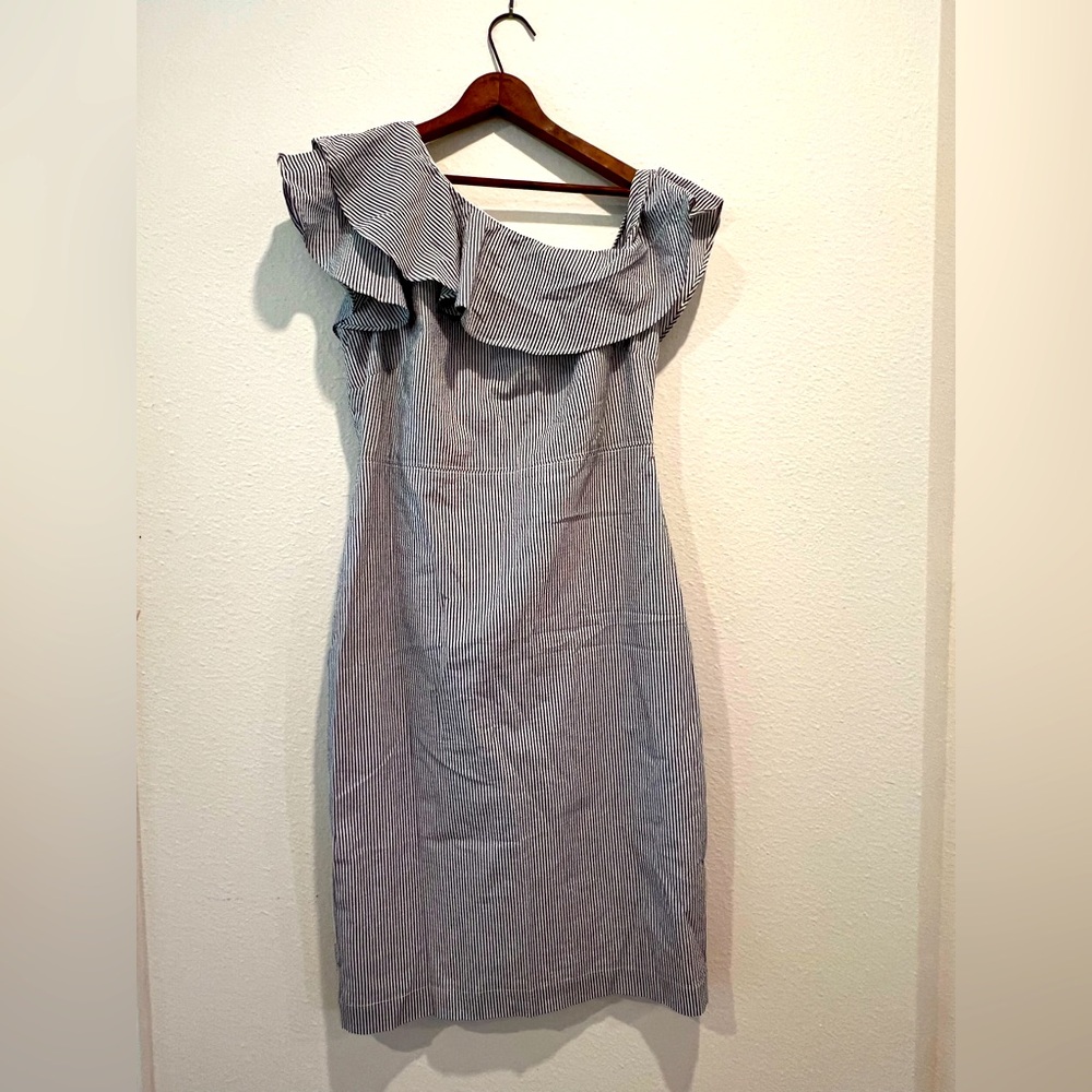 Banana Republic  Seersucker Ruffle Shoulder Sheath Dress Size 10